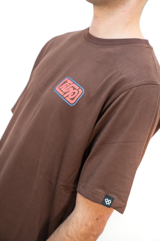 REMERA MC - BROWN INSTI